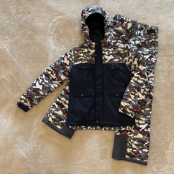 Youth Large Ski Jacket and Pants, Camo